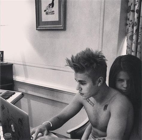 Justin Bieber Selena Gomez Reunited In Instagram Photo