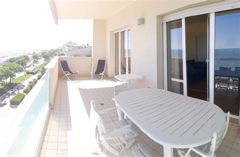 L'immobile è composto da soggiorno con cucina a vista, due camere da letto, due bagni, balcone, rispostiglio, mansarda con camera e bagno, box auto. RICCIONE ABISSINIA FRONTE MARE a Riccione in Affitto ...