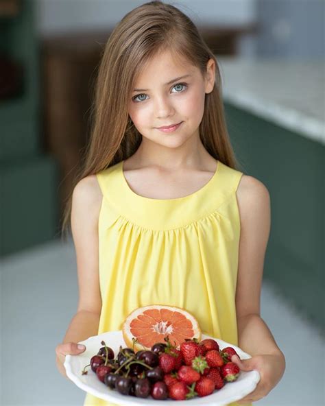 EVA KIM sur Instagram Лови момент Кушайте фрукты и ягоды и будьте