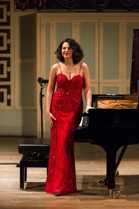 Khatia buniatishvili began studying piano under her mother, when aged three. Épinglé sur Khatia Buniatishvili 04