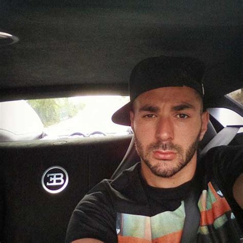He's a real petrol head. Video: Karim Benzema rolt in lelijke Bugatti Veyron ...
