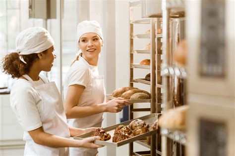 How To Become A Baker Hours Roles Qualifications And Earnings