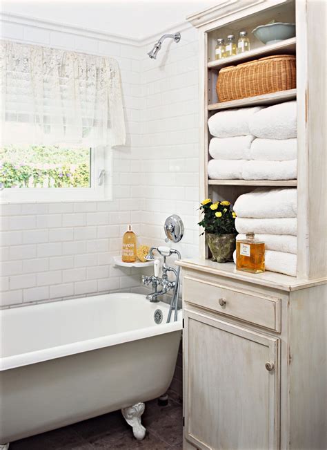 Different ideas on towel storage to give a stunning look in bathroom. 28 Towel Display Ideas for Pretty (and Practical) Bathroom ...