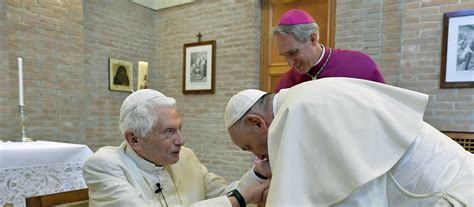Auch um den emeritierten papst ist es gesundheitlich nicht gut bestellt: Franziskus besucht seinen Vorgänger Benedikt XVI ...