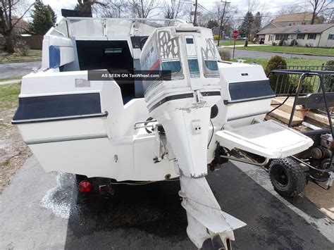 1986 bayliner capri cuddy cabin inboard/outboard. 1986 Bayliner Capri Cuddy Cabin