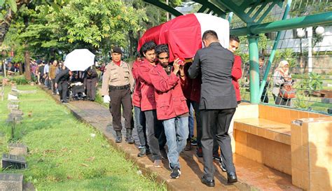 Rachmawati soekarnoputri memiliki tiga orang anak; Kenang Sosok Ayah, Anjasmara: Beliau Orang yang Sangat ...