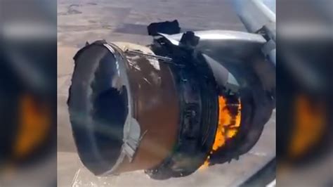 United Airlines Flight Suffers Engine Failure মাঝ আকাশে বিমানের ইঞ্জিন
