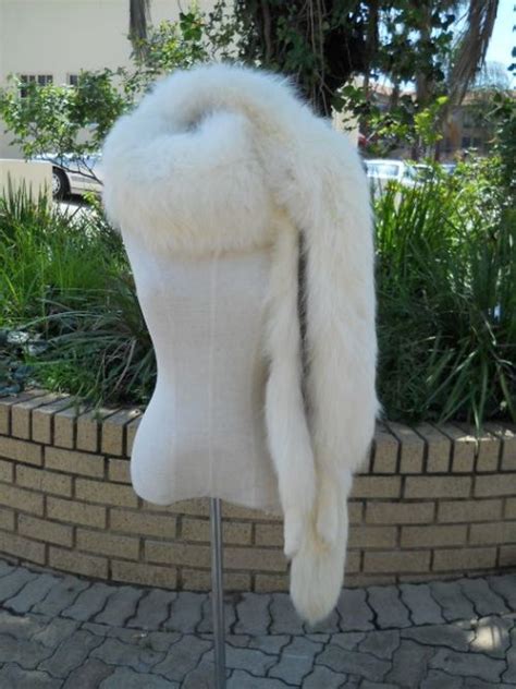 Gorgeous Rare Luxurious Pure White Blonde Real Canadian Fox Fur Stole