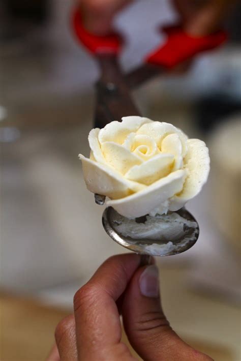 Buttercream Roses With Video Tutorial | Cake decorating ...