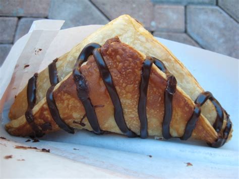 Review Arbys Chocolate Turnover