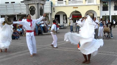 Traditional Dancing In Cartagena Colombia Cumbia Youtube
