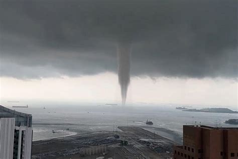 A waterspout is a rotating column of wind associated with intense thunderstorms over the sea. Large waterspout spotted off Singapore's coast -- Earth ...