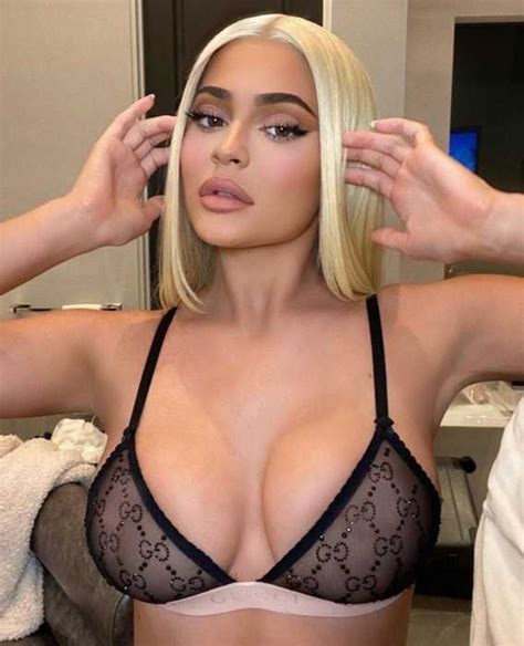 Kylie Jenner Aparece De Lingerie De Mais De R Mil Veja Foto Sbt