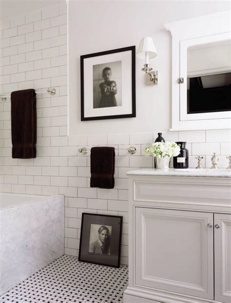 L'échelle de récup' comme un mélange de modernité et d'authenticité dans ma salle. 10 idées pour décorer les murs de votre salle de bains | Diaporama Photo