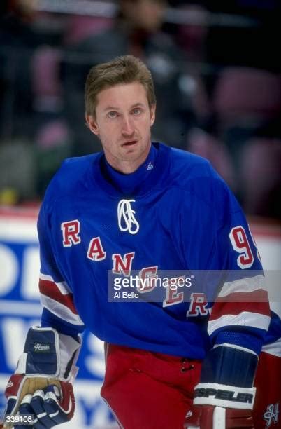 Wayne Gretzky Hockey Photos And Premium High Res Pictures Getty Images