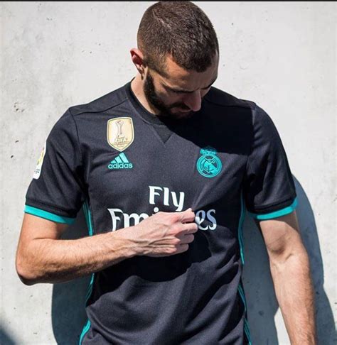Adidas real madrid 7 ronaldo kinder shirt fussball trikot gr. Real Madrid 2017/2018 Away Kit | Real madrid, Madrid, Real ...
