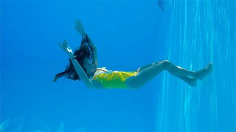 Carla Underwater Dancing Underwater In A Deep Pool Youtube
