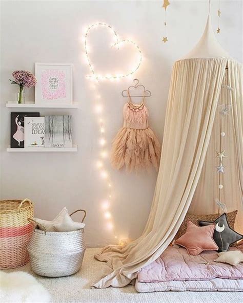 Quarto luzes diy hanging bed canopy using 5 sheer white. HANGING CANOPIES | Mommo Design