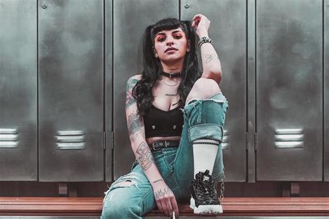 Ivo alfredo thomas (buenos aires,argentina, 13 de abril del 2000) mejor conocido por su nombre artístico khea, es un cantante argentino exponente del género trap argentino, colaboró en canciones con bad bunny, blackbear, piso 21, one republic, yung pinch, dalex, sech, eladio carrion, cazzu, y duki entre otros. Cazzu, la "Jefa del trap" en ascenso - Cien Toque