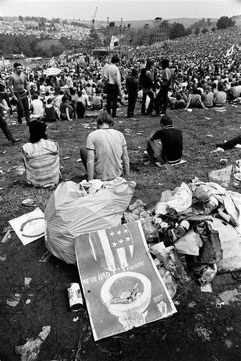 30 Rare And Amazing Black And White Photographs Of The 1969 Woodstock