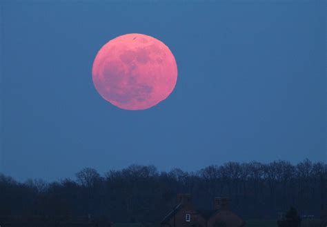 Fenomena Unik Pink Moon Hiasi Langit Indonesia Jelang Paskah 2023