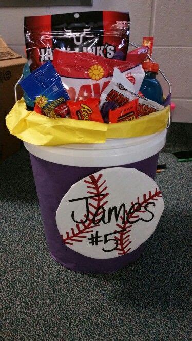 If you're like most parents, you have close to no idea what type of bat to get your player. Baseball senior night gift | Senior night gifts, Senior ...