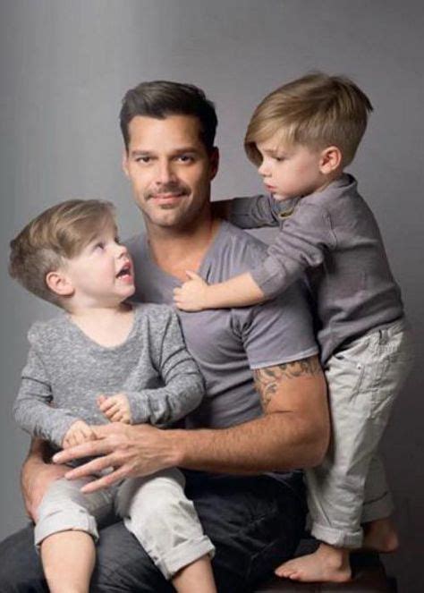 Ricky martin invited his fans to pause and reflect in a heartfelt social media post on pride day (june 28) that showed his most vulnerable side. Los papás son sexys…¡ñami! | hair, nails, & make-up | Ricky martin, Boy hairstyles, Ricky martin ...