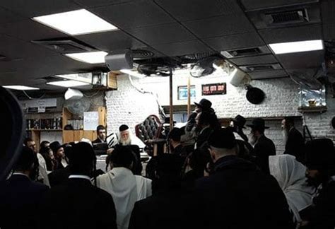 המרכז הרב תחומי לנוירוכירורגיה תפקודית. תפילת שחרית ושיעור תורה של הגה"צ הרב אליעזר ברלנד שליט"א ...