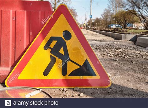 Man Digging Road Work Sign Hi Res Stock Photography And Images Alamy