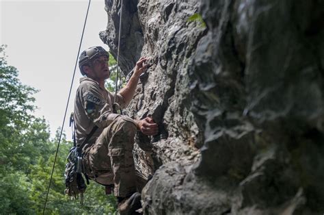 Mountain Warfare School Shows Troops How To Fight In The Hills Us