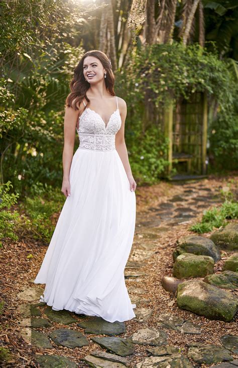 Die detailverliebte brautkleidkollektion begeistert bräute mit ihren. Passion Brautmoden - Passion Brautmoden | Brautkleider