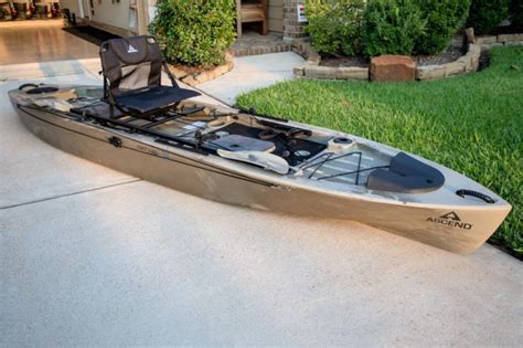 The 12t has 2 rod holders vs 4 on the 128t. Ascend 128T Yak-Power Sit-On Kayak for sale from United States