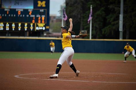 see how michigan softball baseball fared this weekend