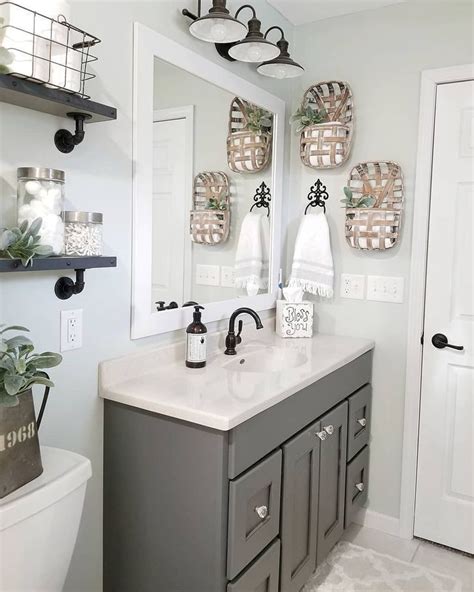 I am styling a tobacco wall basket 5 different ways from the table to the wall to provide you with inspiration to decorate in your own home. Tobacco Basket Decor Ideas - My Cozy Colorado | Tobacco basket decor, Small bathroom decor ...