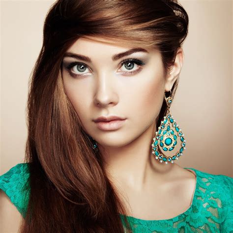 Desktop Wallpaper Grey Eyes Girl Model Beautiful Brunette Hd Image