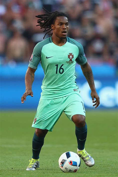 Jogador mais jovem da história a jogar numa final de um euopeu. with bubbles: Renato Sanches