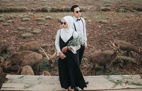 Ada beberapa rangkaian mitoni yang harus dilakukan oleh. Agar Foto Prewedding dengan Hijab terlihat romantis tapi ...