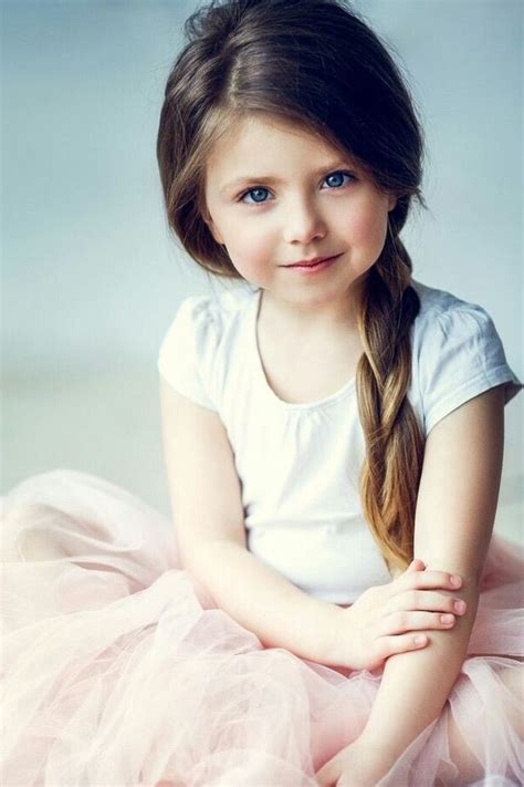 Pin By Наталья On Babys Little Girl Photography Little Girl Poses