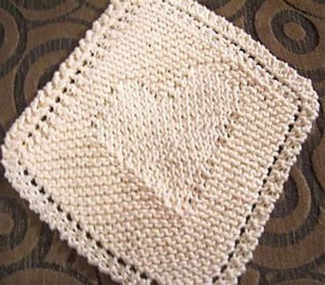 This knitted dishcloth pattern is a perfect project for a beginner knitter. Ravelry: Grandma's Favorite Dishcloth - with heart pattern ...
