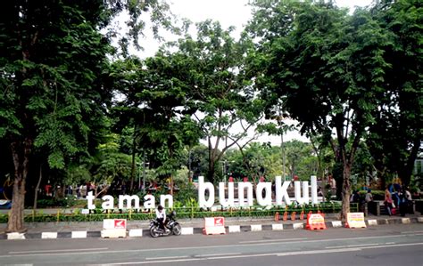 Kepala bmkg, dwikorita karnawati mengatakan bahwa potensi gempa bukan hanya ada di wilayah surabaya dan madura jawa timur, namun juga di sebagian besar wilayah indonesia. Potensi Gempa Itu Ada dan Harus Diantisipasi : Mongabay.co.id