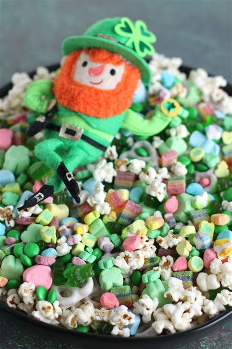 Leprechaun Snack Mix Snack Mix St Patricks Food Candy Desserts