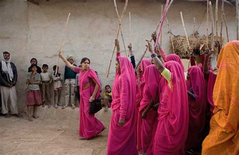 Gulabi Gang El Ejército De Los Saris Rosas En Defensa De La Mujer