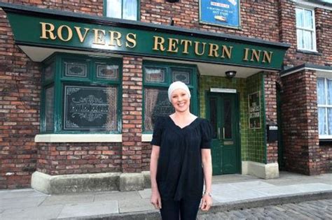 Actress Sally Whittaker Returns To Coronation Street After Cancer Treatment Manchester Evening