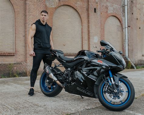 Fights take place both as single matches between two fighters known as 'superfights') and as part of tournaments. Rico Verhoeven nieuwe ambassadeur Suzuki | MotoPlus