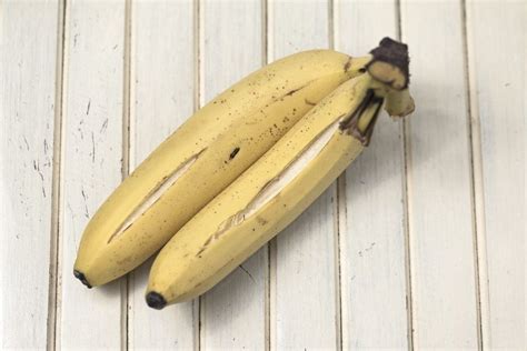 Bananas Split On The Bunch Reasons For Bananas Cracking Open