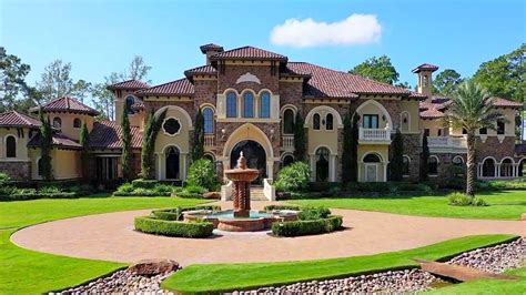 Palatial Texas Mansion Comes With Three Pools And Its Own Golf Course
