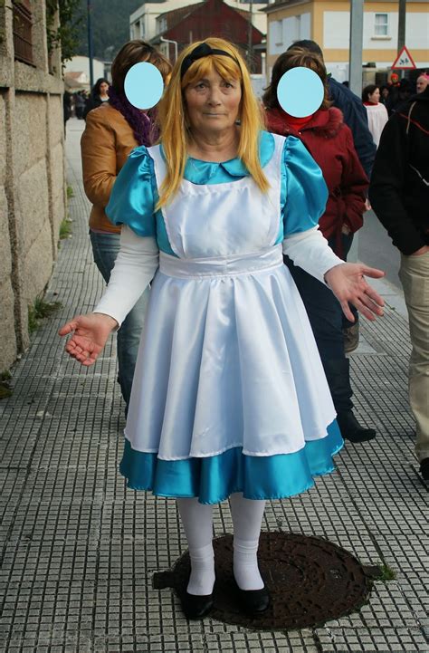 Desde entonces, la figura de alicia, la reina de corazones, el conejo blanco y el sombrerero loco se han convertido en famosos personajes de la. O obradoiro de Klor: Disfraz de Alicia en el país de las ...