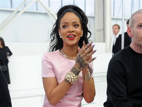 cbs pulls rihanna s song from thursday night football this week after she lashed out at them on