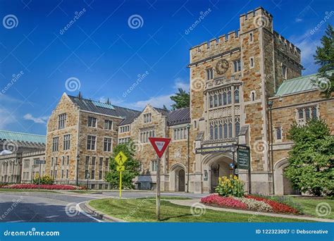 Vassar College Main Entrance In Ny Stock Image Image Of Building Entrance 122323007