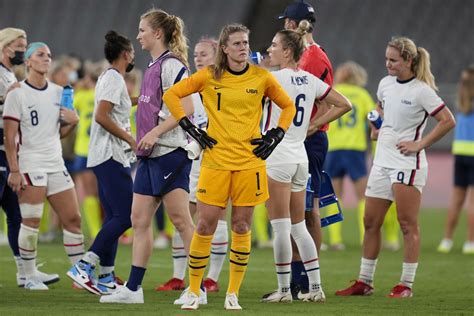 Usa Womens Soccer Players Megan Rapinoe Alex Morgan Soccer Players Take A Knee In Protest At